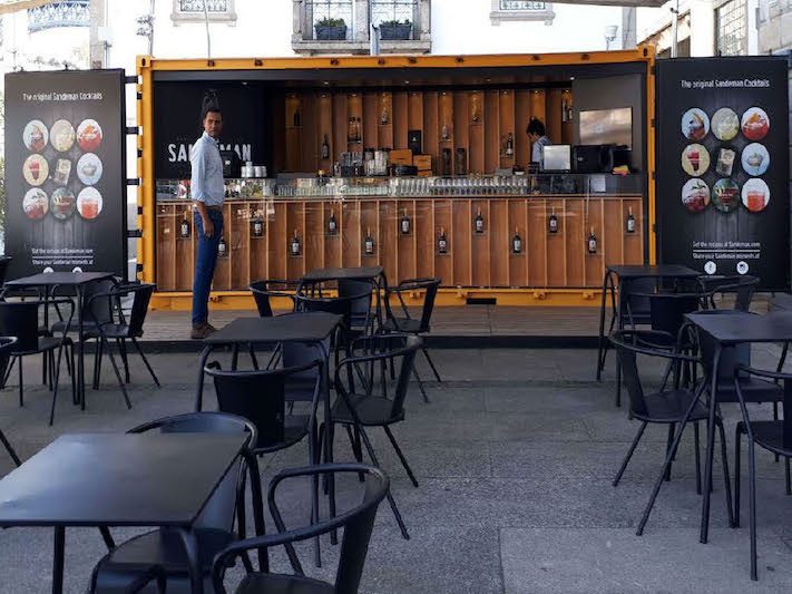 Conteneur événementiel aménagé en bar